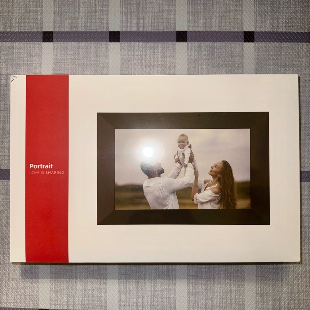 ✨NIB Frameo Digital Picture Frame